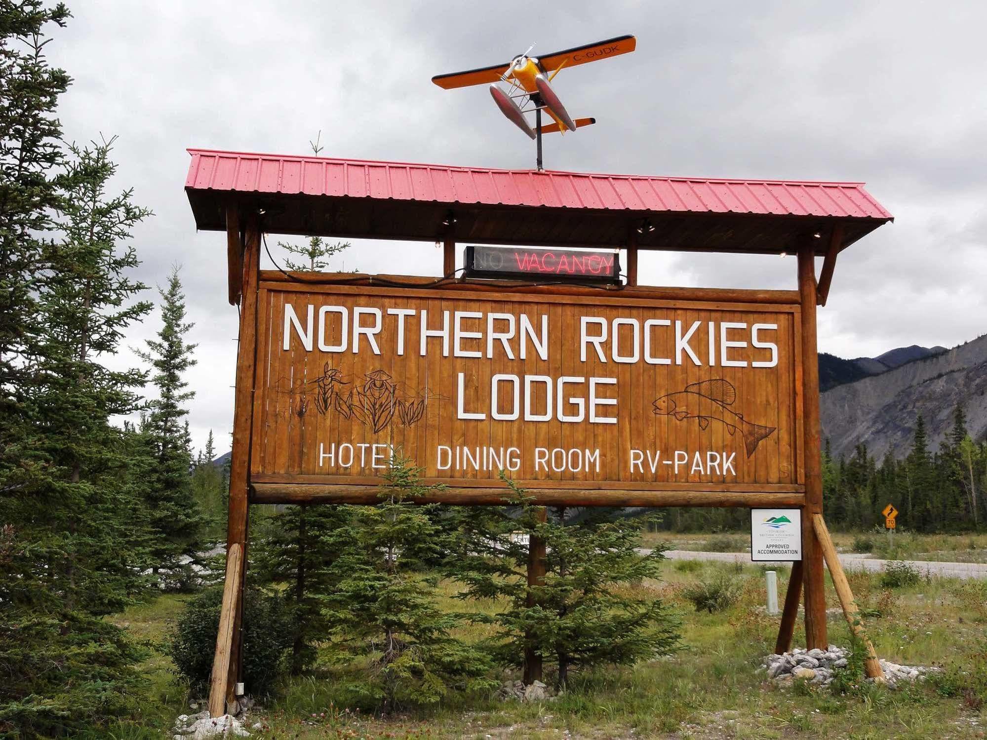 Northern Rockies Lodge Muncho Lake Dış mekan fotoğraf