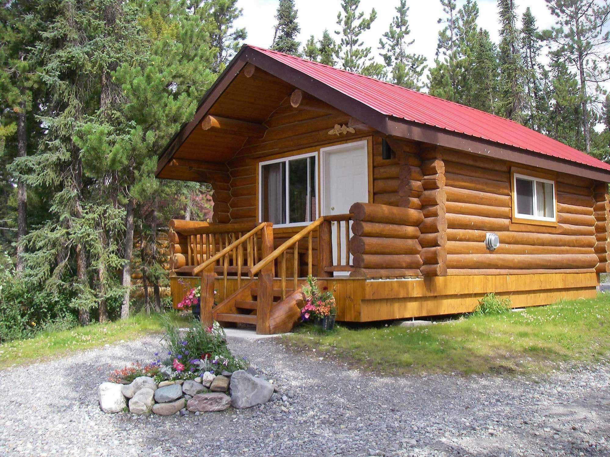 Northern Rockies Lodge Muncho Lake Dış mekan fotoğraf